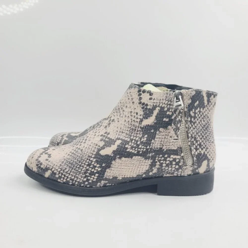 Time and‎ Tru Women's White Black Faux Leather Snake Skin Ankle Bootie Size 8.5